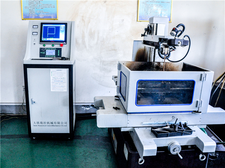 電火花線切割機(jī)