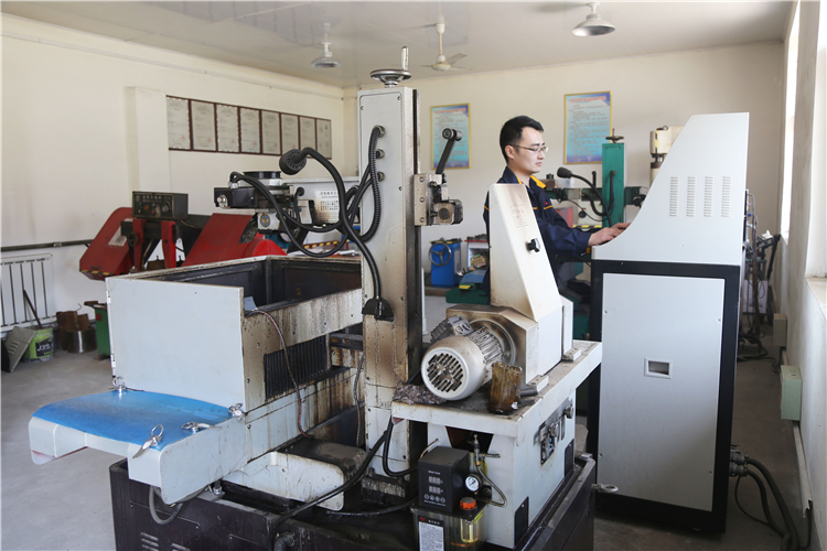 電火花線切割機(jī)